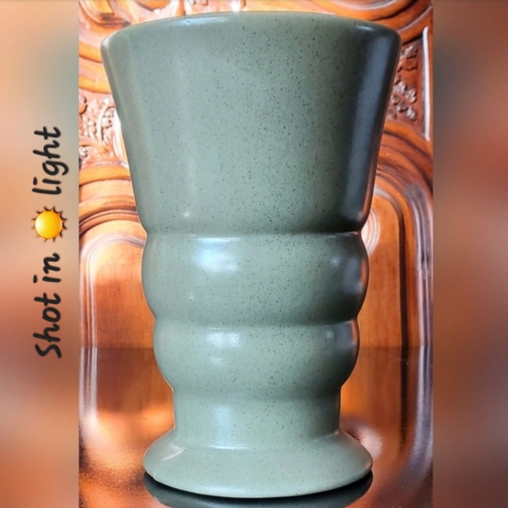 Vntg 8 1/4" Green Pottery Vase - Picture 2 of 8